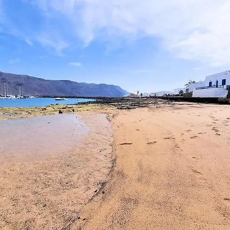 Marrakech Beach, La Graciosa. * Caleta de Sebo
