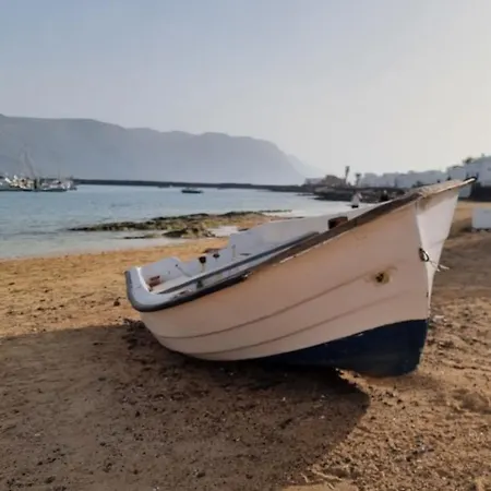 Marrakech Beach, La Graciosa. * Caleta de Sebo